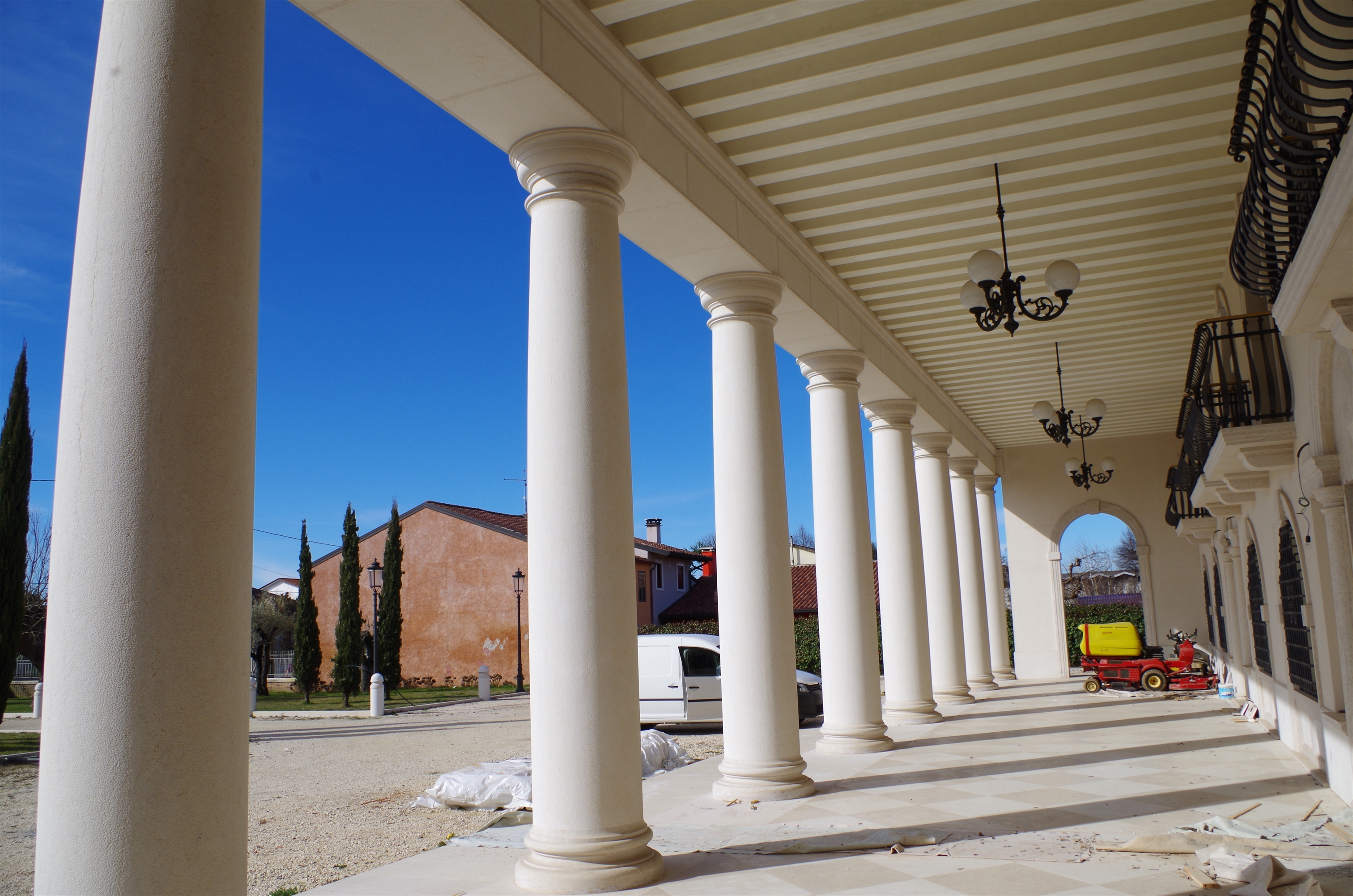 Exterior cladding in marble, granite and natural stone