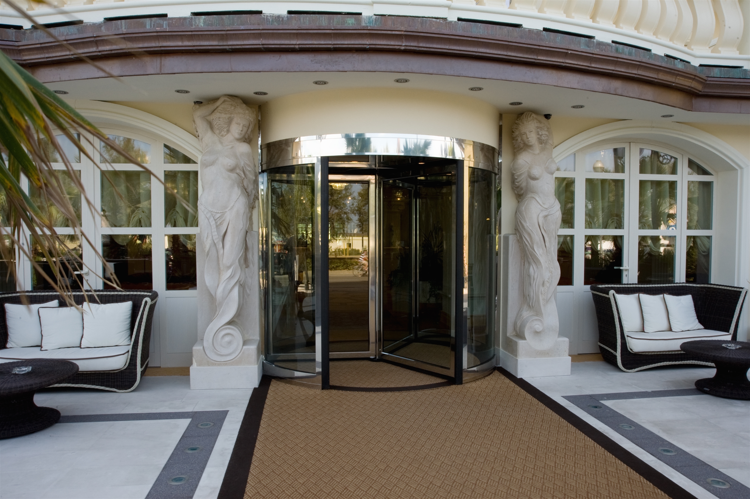 Exterior cladding in marble, granite and natural stone
