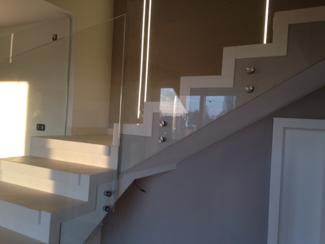 Staircases in marble, granite and natural stone