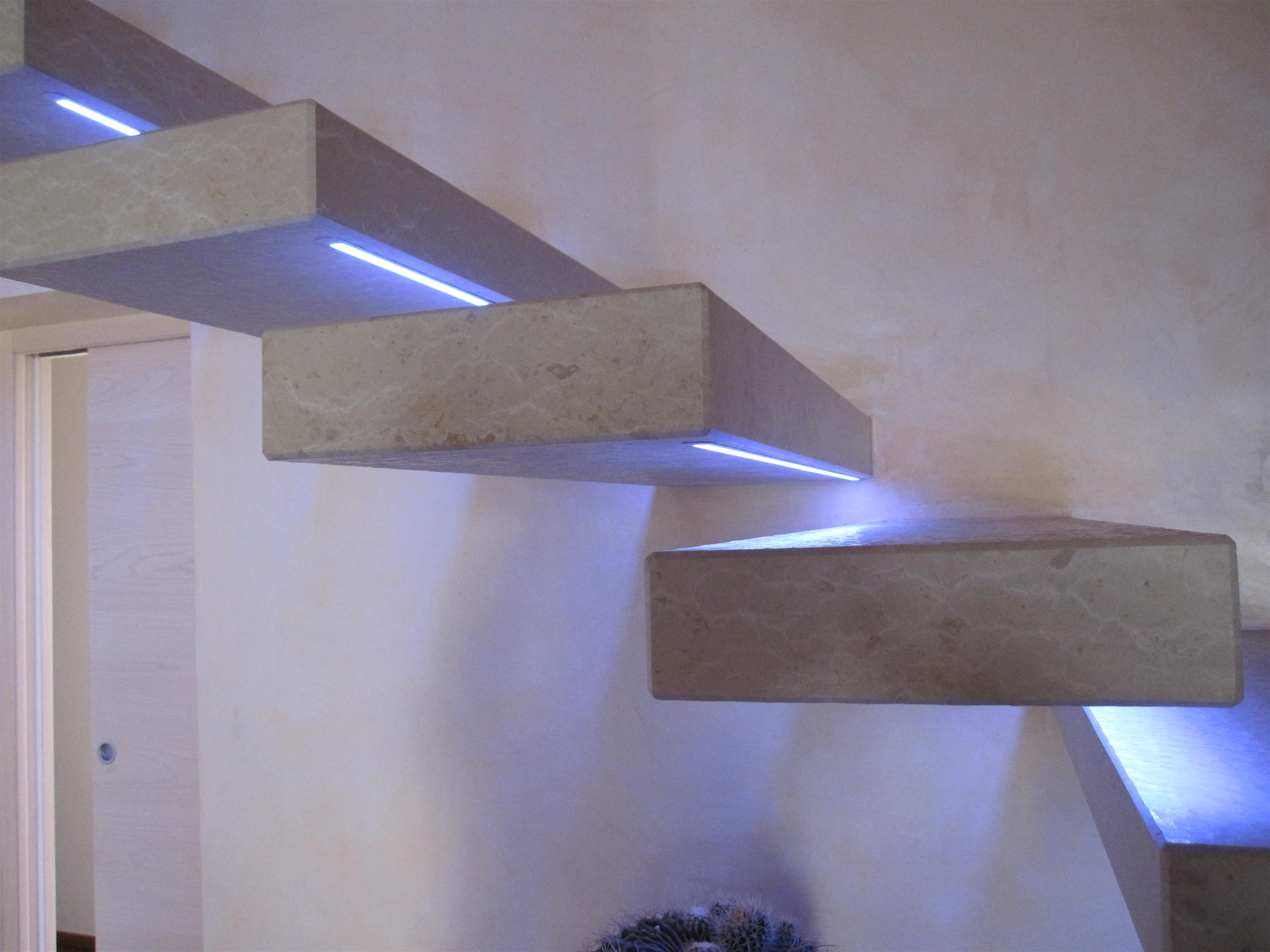 Staircases in marble, granite and natural stone
