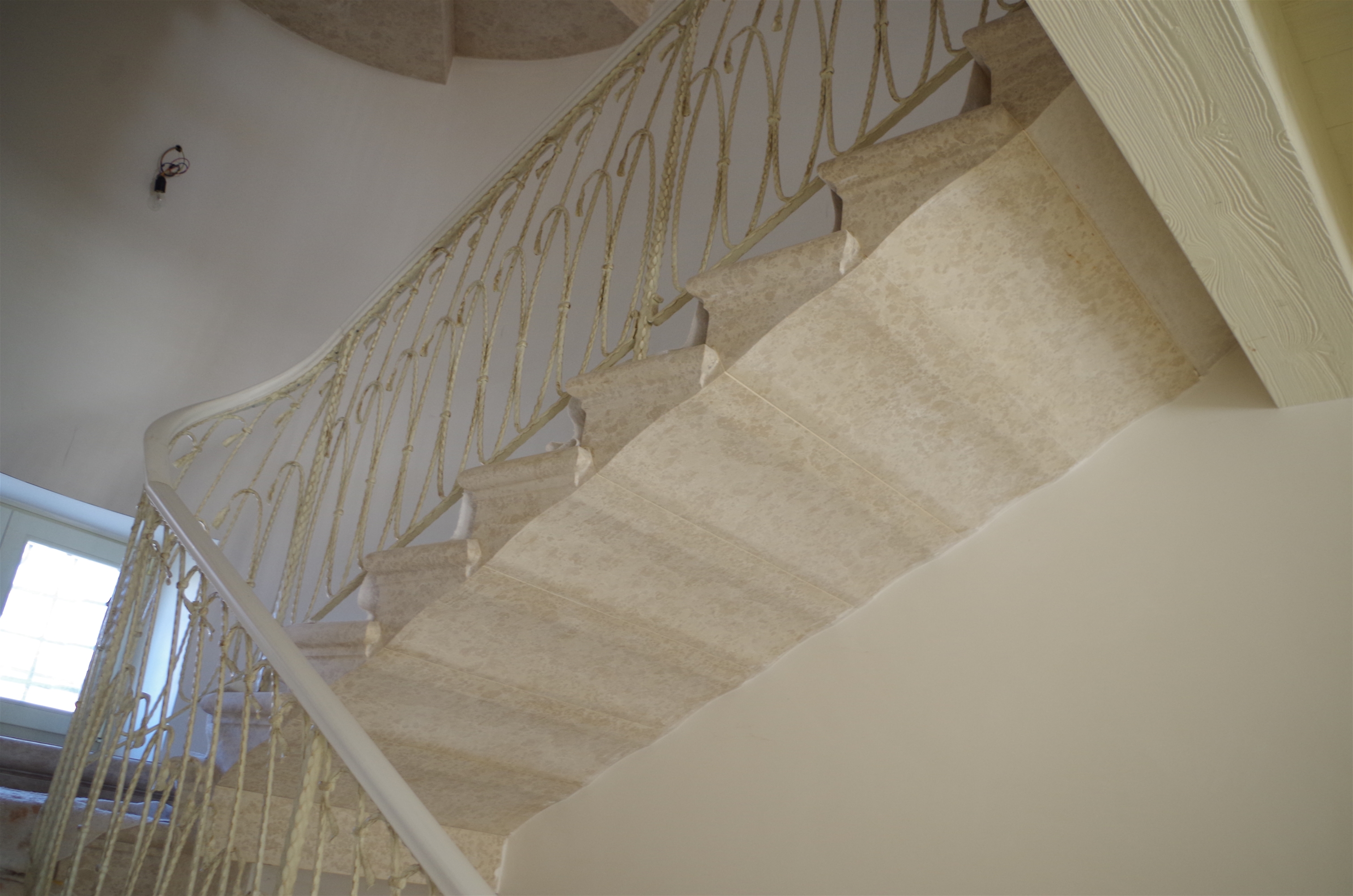 Staircases in marble, granite and natural stone