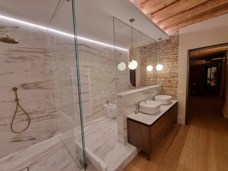 Bagni in marmo granito e pietra naturale