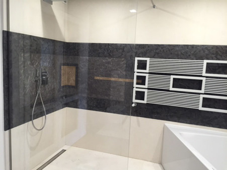 Bathrooms: marble, granite and natural stone coverings