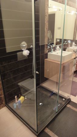 Bathrooms: marble, granite and natural stone coverings