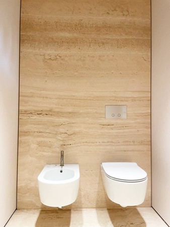 Bathrooms: marble, granite and natural stone coverings