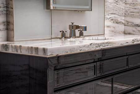 Bathrooms: marble, granite and natural stone coverings