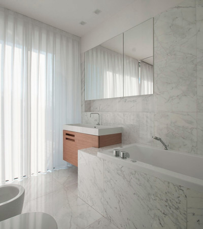 Bathrooms: marble, granite and natural stone coverings