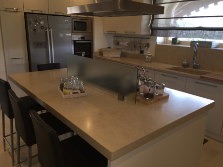 kitchen tops in marble, natural stone and granite