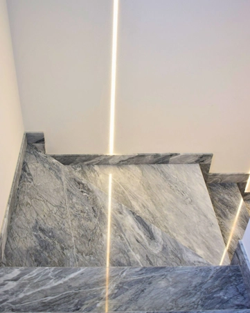 Scale in marmo, granito e pietra naturale