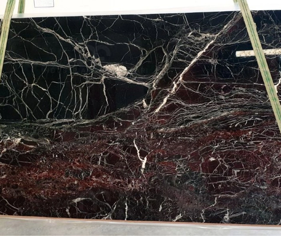 LASTRE IN ROSSO LEVANTO